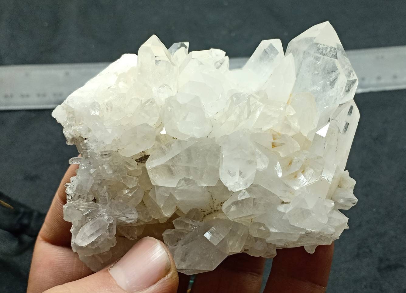 An amazing Quartz Crystals Cluster 304 grams