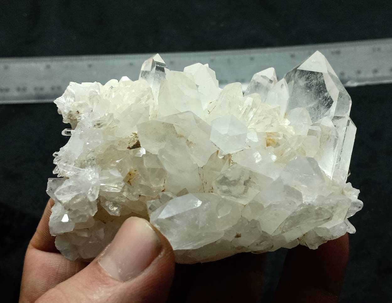 An amazing Quartz Crystals Cluster 304 grams