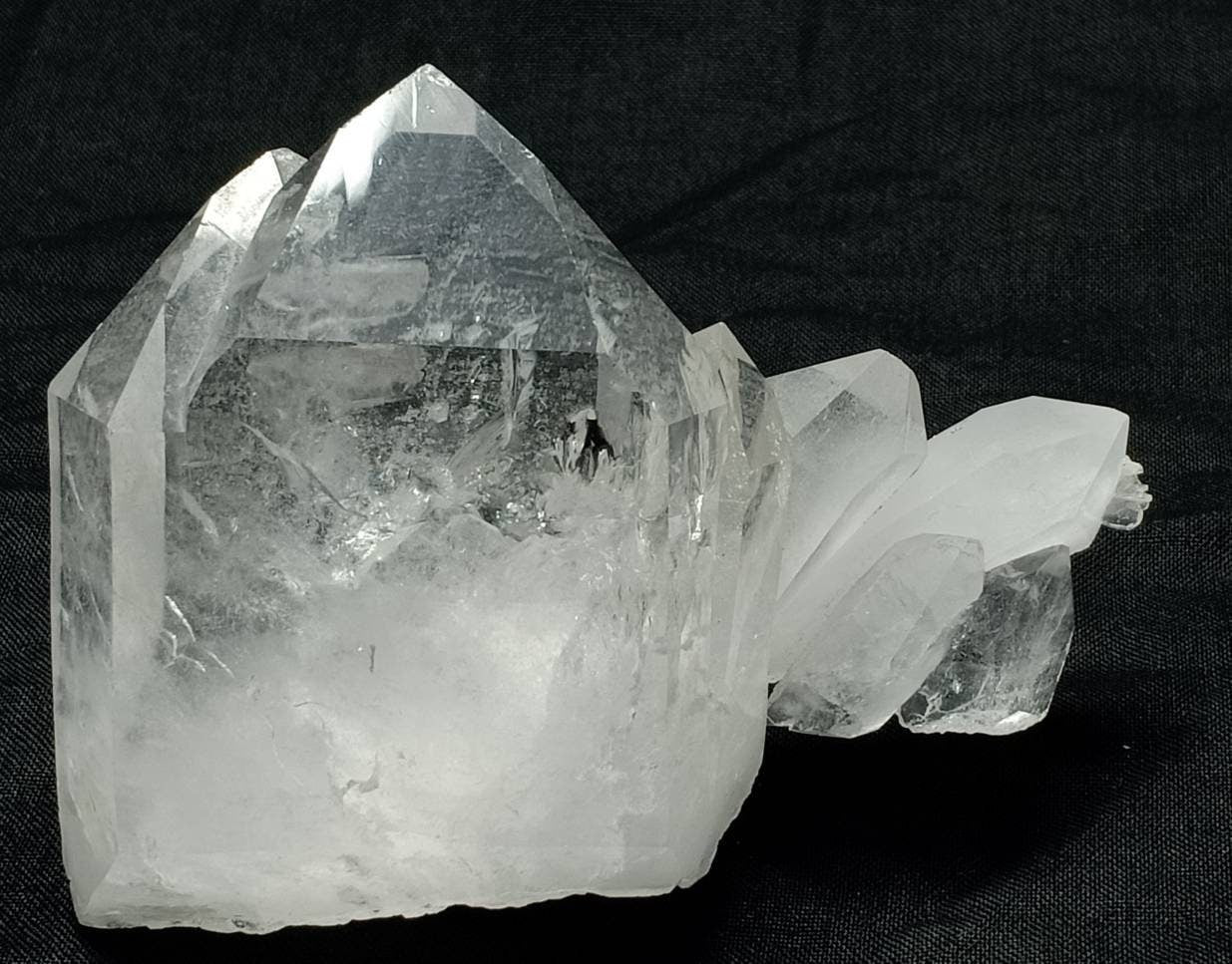 An amazing specimen of natural quartz crystals cluster combined together 194 grams