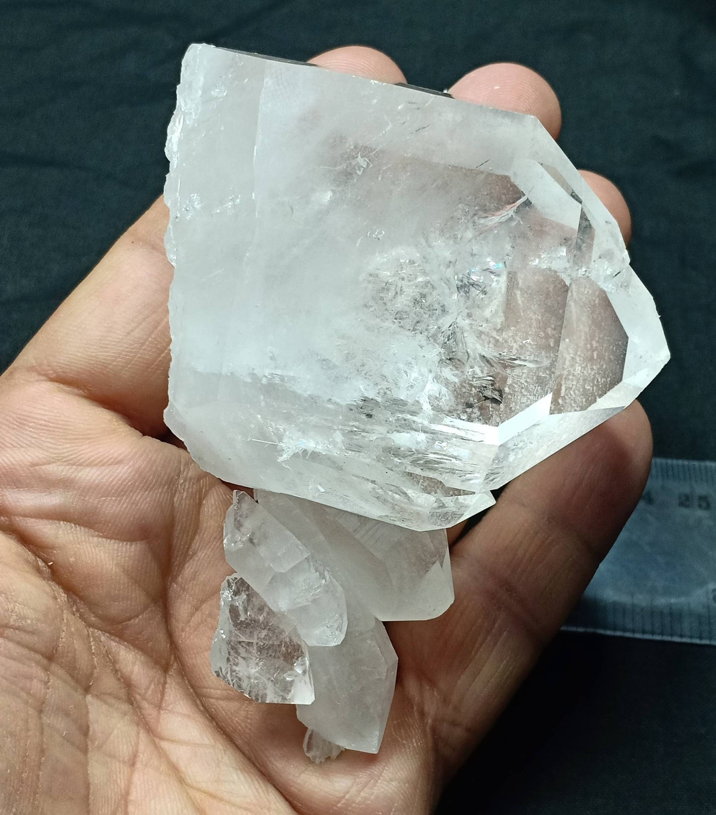 An amazing specimen of natural quartz crystals cluster combined together 194 grams