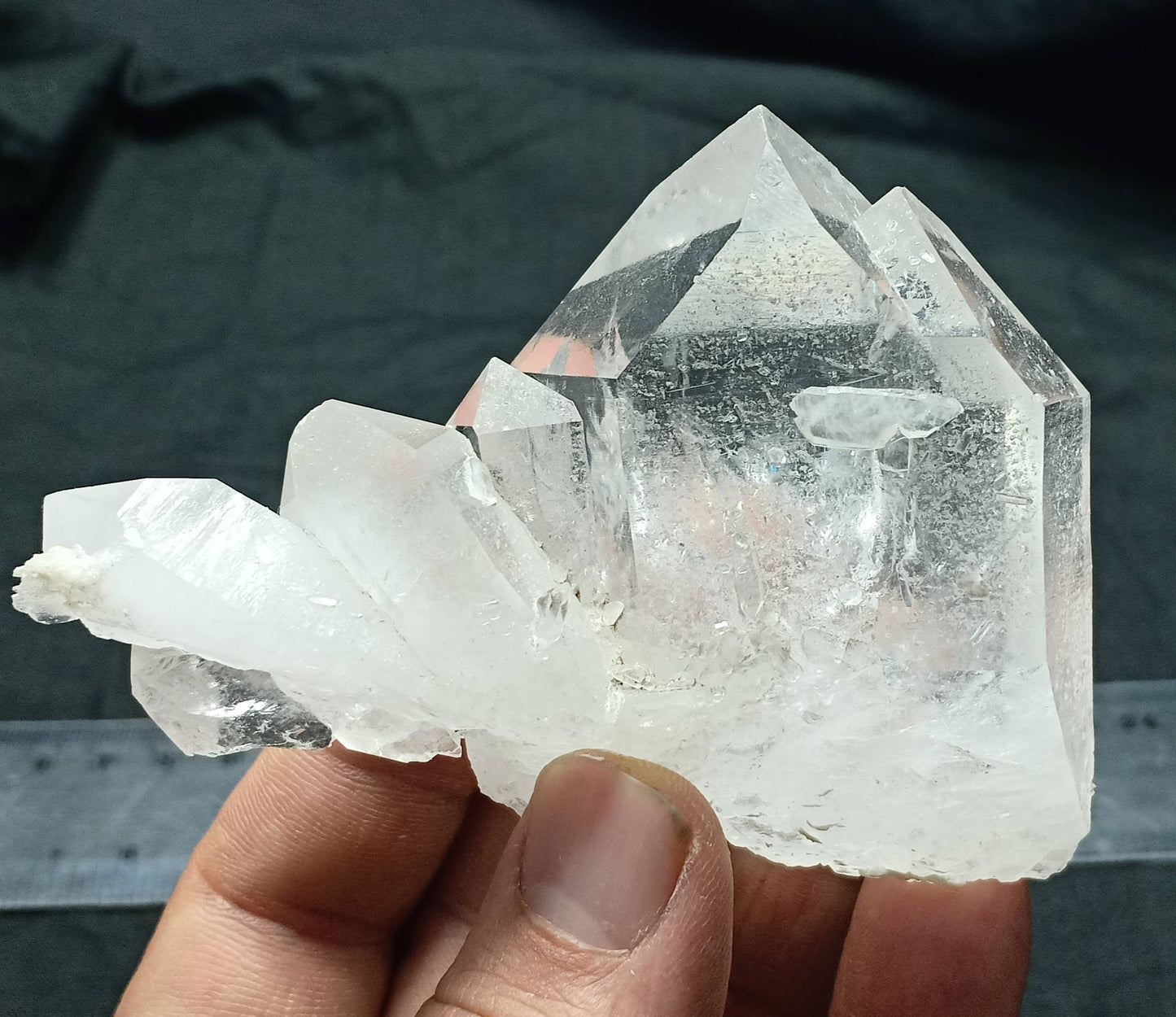 An amazing specimen of natural quartz crystals cluster combined together 194 grams