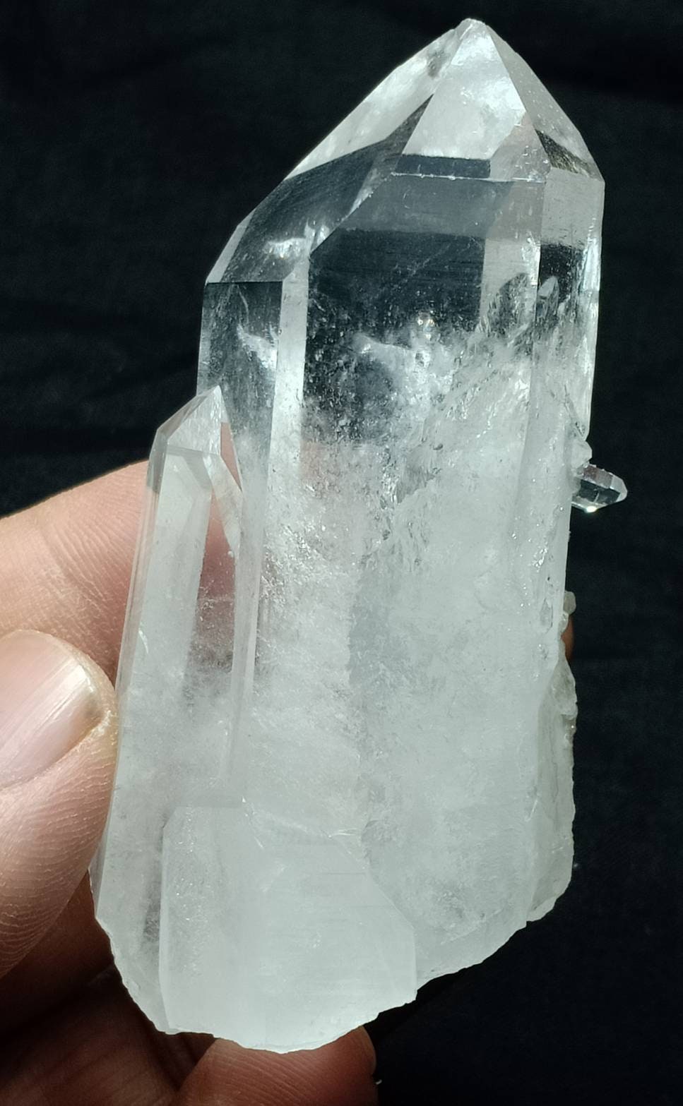 An amazing terminated twin Quartz Crystals specimen 142 grams