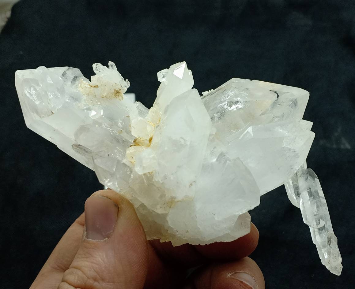 Single beautiful quartz crystals cluster cluster with Faden terminations 291 grams