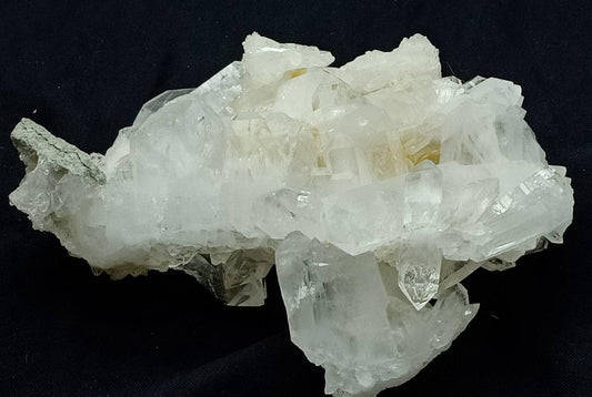 Single beautiful Quartz Crystals cluster with some Faden lines 438 grams