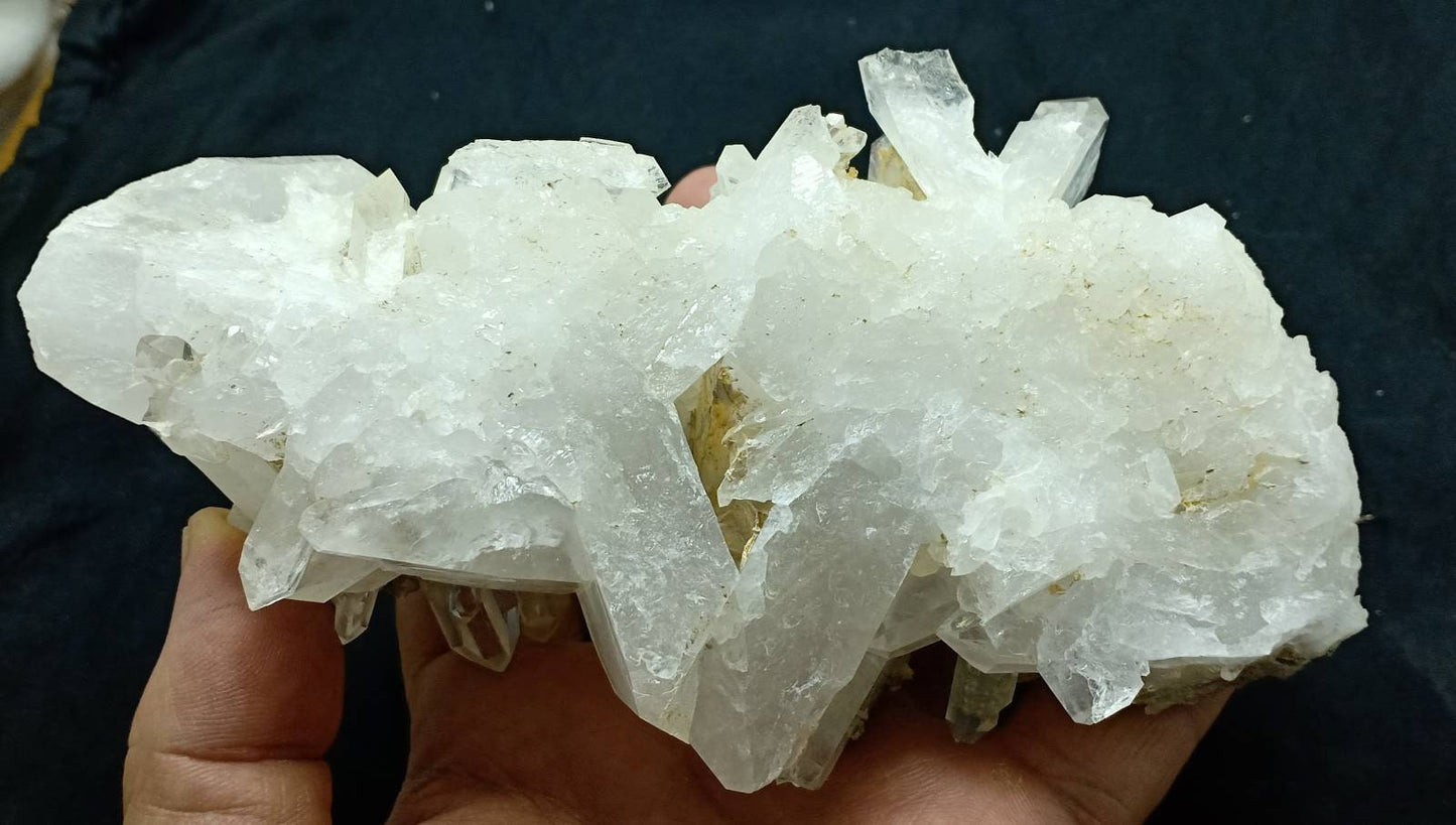 Single Quartz Crystals cluster 845 grams