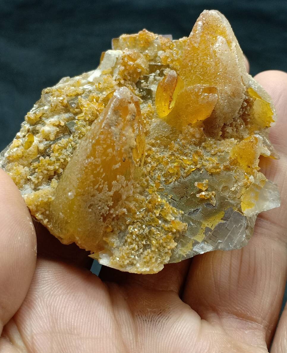 An amazing double sided Dogteeth Calcite Crystals specimen combined with Fluorite from Balochistan Pakistan 162 grams