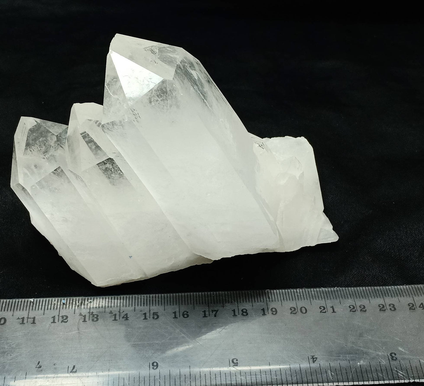 An amazing specimen of Quartz Crystals cluster self standing specimen 515 grams