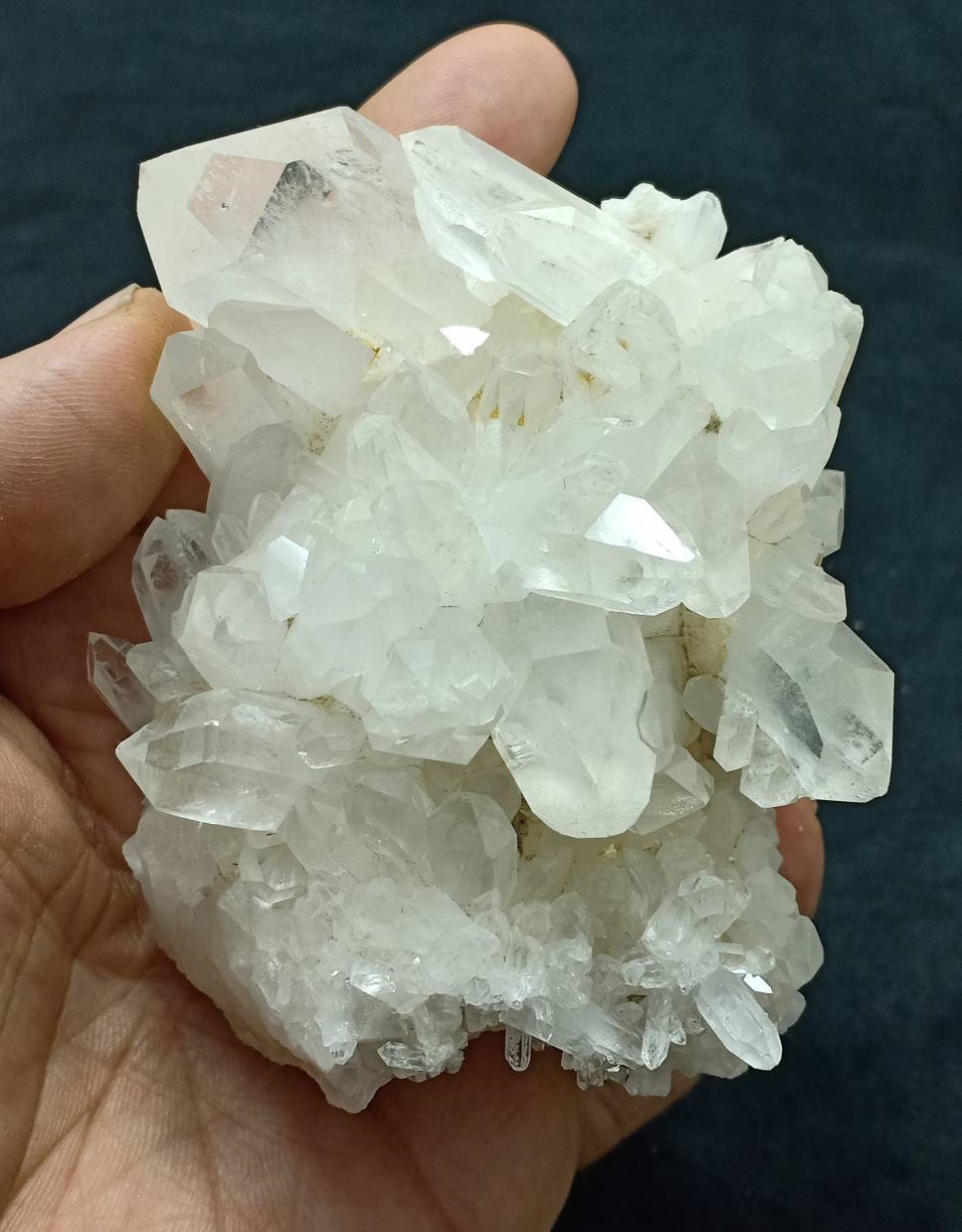 An amazing Quartz Crystals Cluster 304 grams