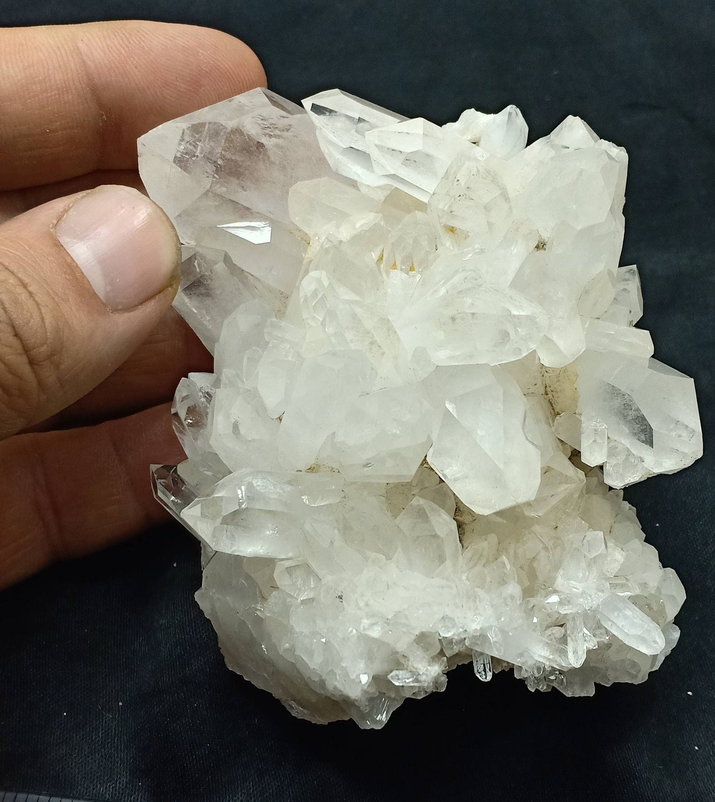 An amazing Quartz Crystals Cluster 304 grams