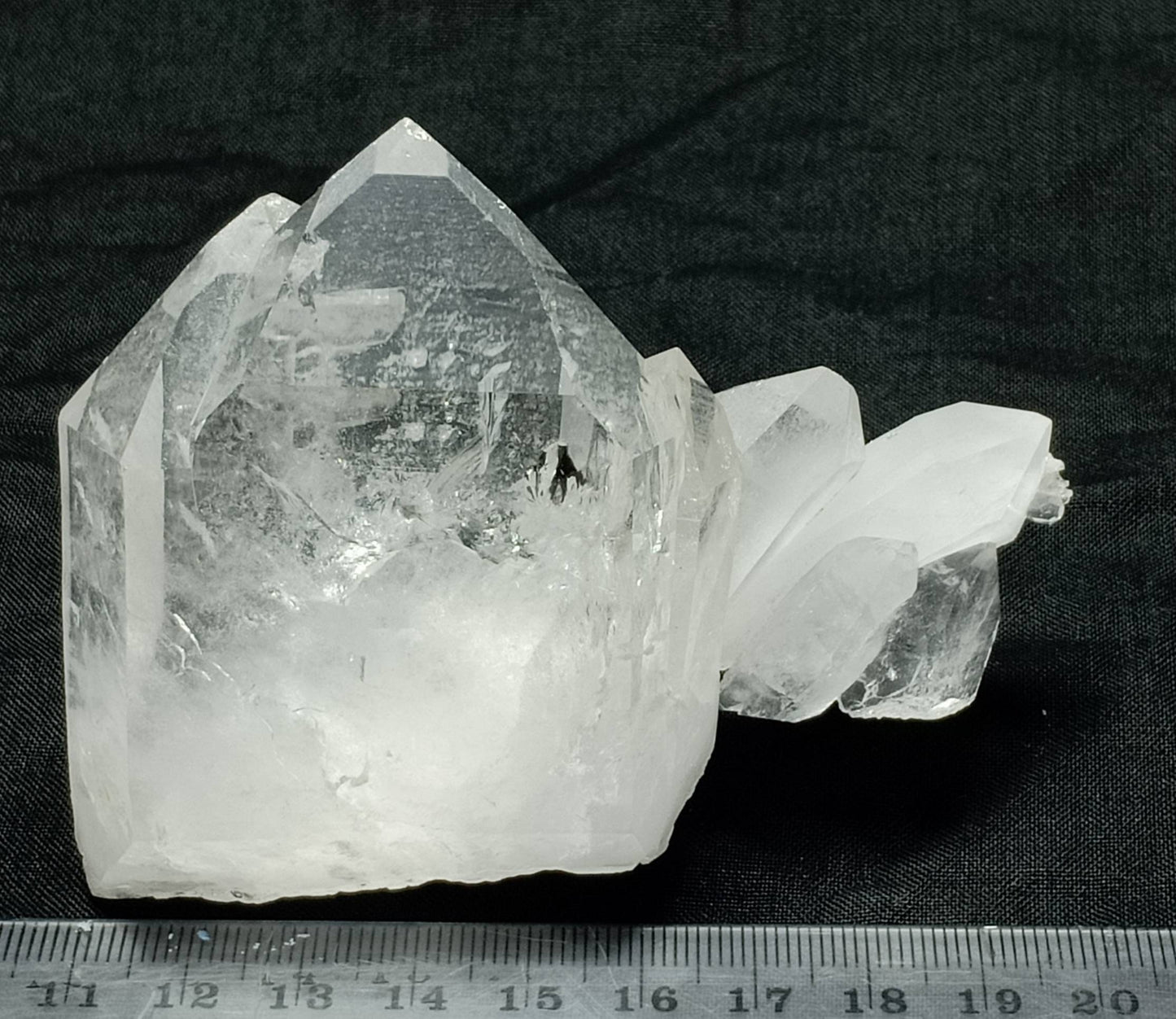 An amazing specimen of natural quartz crystals cluster combined together 194 grams