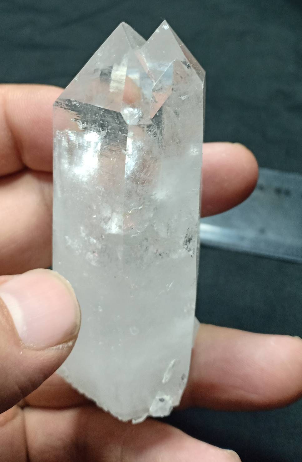 An amazing single quartz Crystals with twin crystals head and other attached small quartz Crystals 137 grams