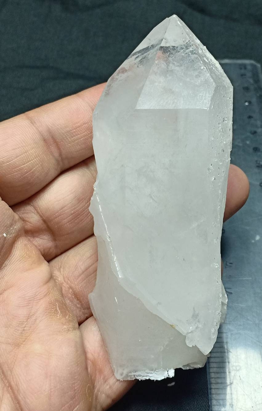 An amazing terminated Quartz Crystal 193 grams