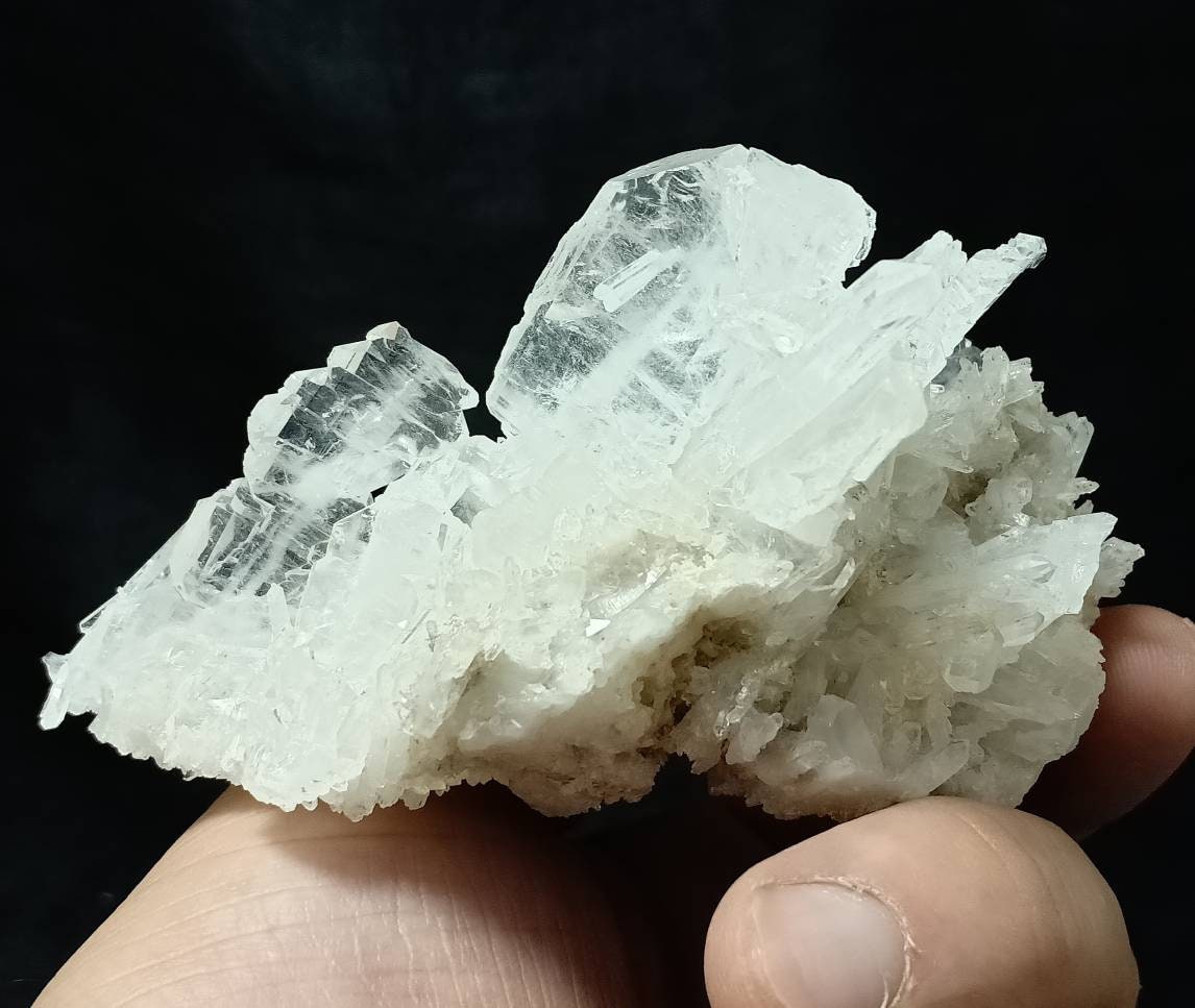 Single beautiful aesthetic Faden Quartz Crystal Specimen 172 grams