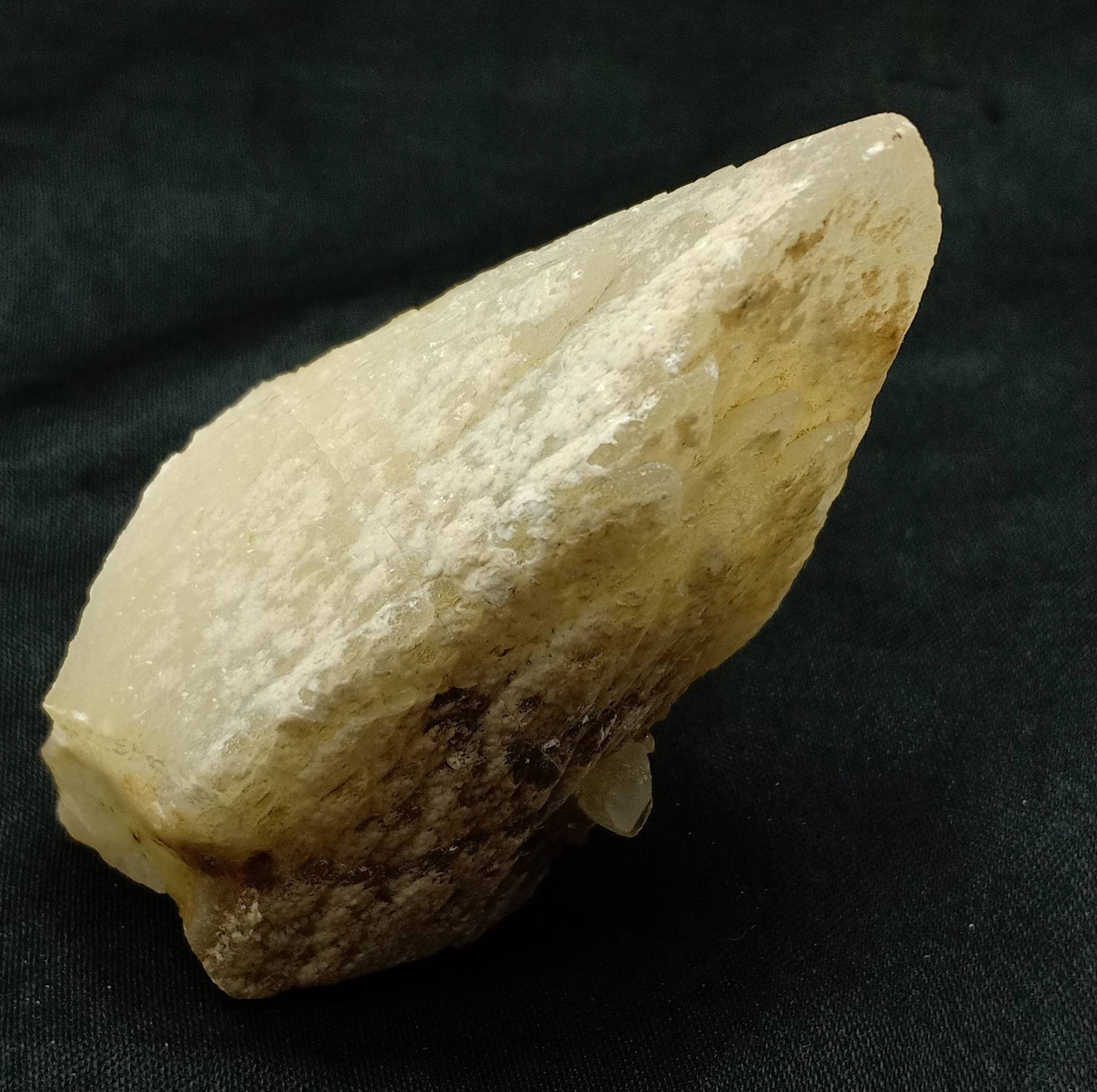 Single beautiful Dogteeth calcite crystal with beautiful terminations 147 grams