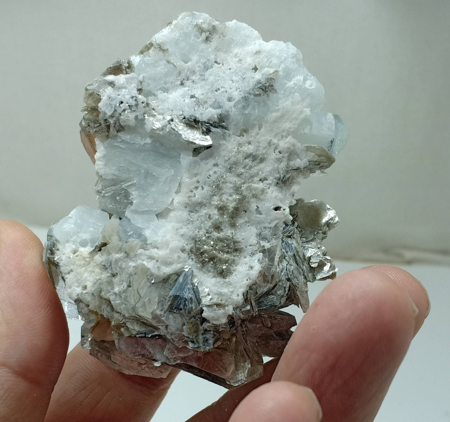 Aquamarine crystals cluster Specimen with Muscovite 93 grams