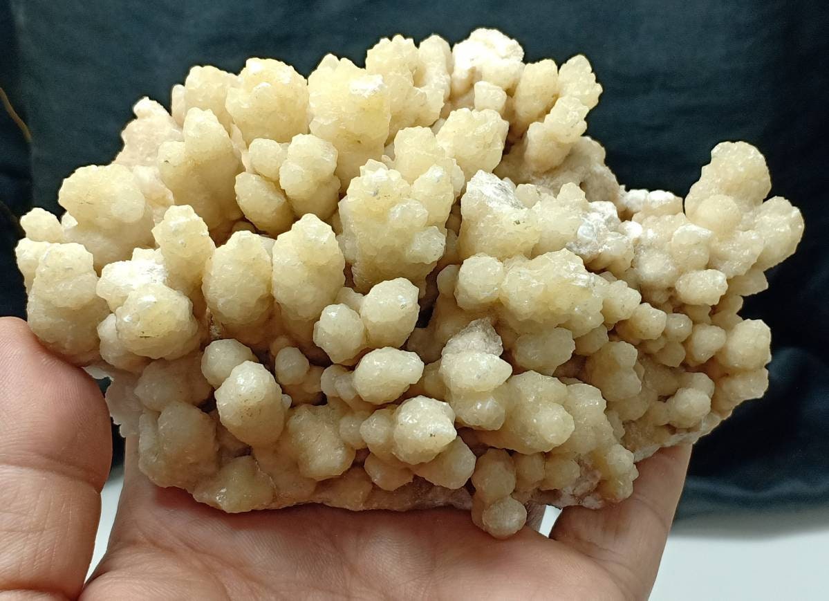 An aesthetic specimen of aragonite flower shape natural terminated crystals 536 grams