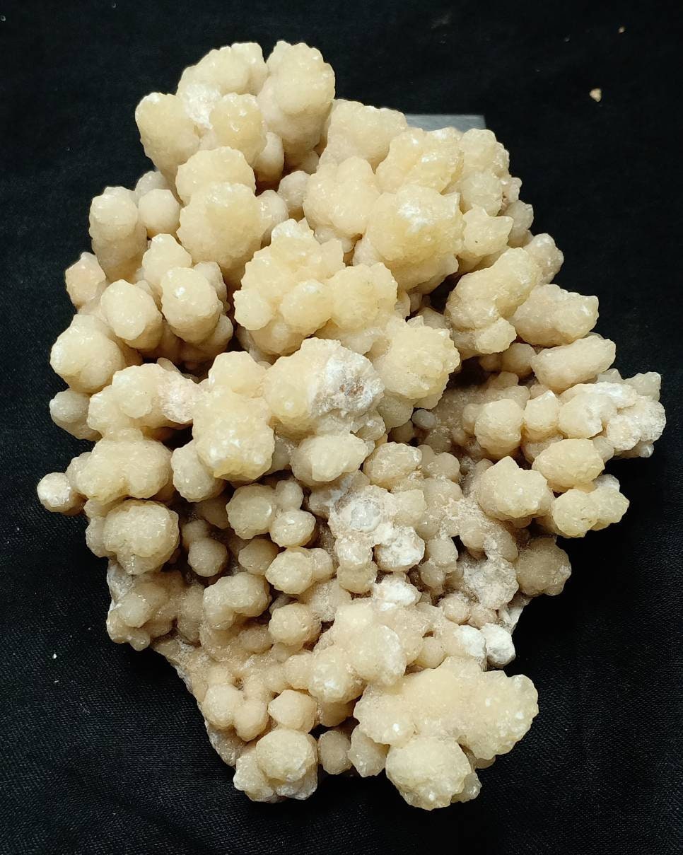 An aesthetic specimen of aragonite flower shape natural terminated crystals 536 grams