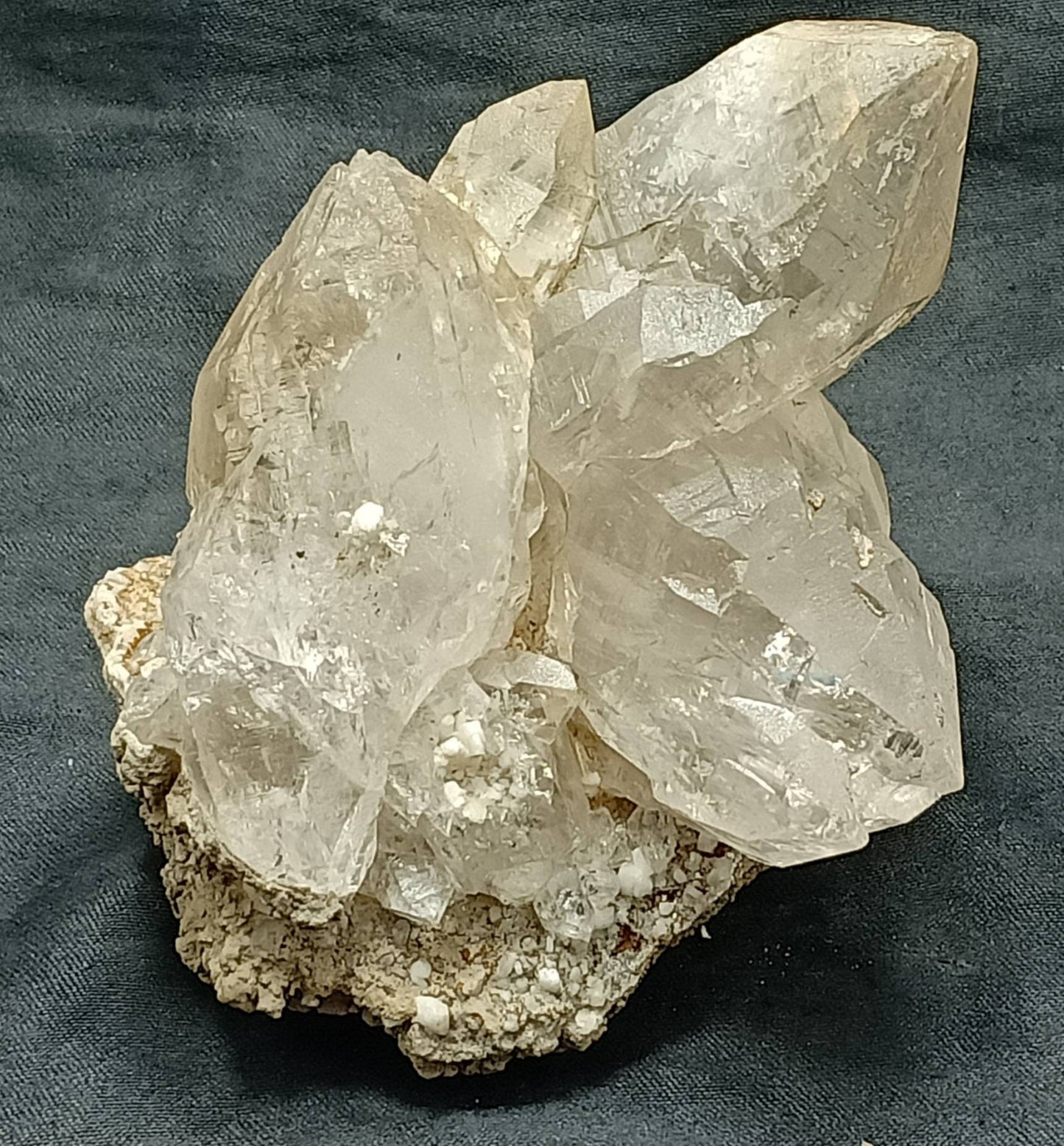 An amazing Beautiful specimen of Quartz Crystals cluster on matrix 453 grams