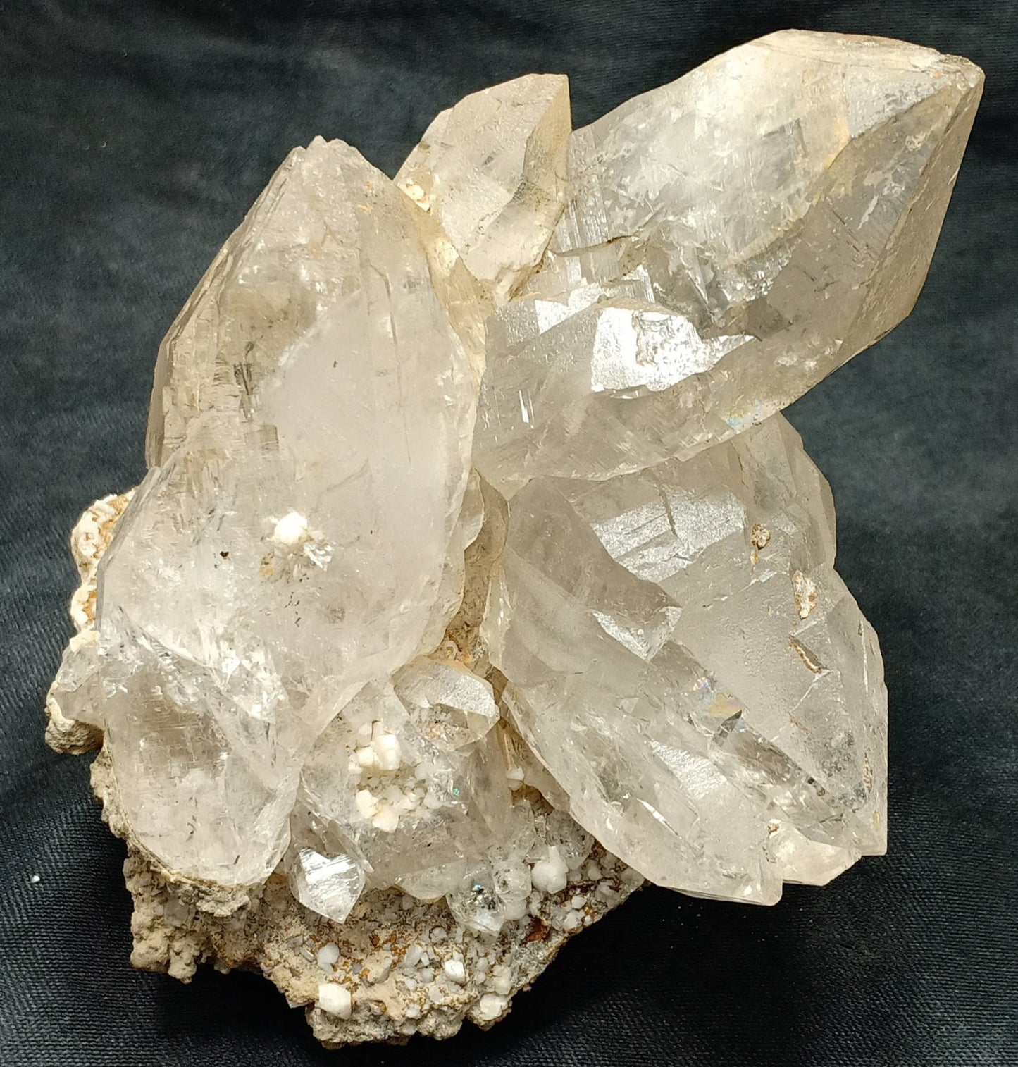 An amazing Beautiful specimen of Quartz Crystals cluster on matrix 453 grams