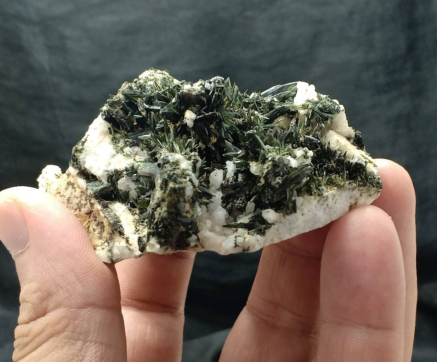 Aegirine crystals specimen 141 grams