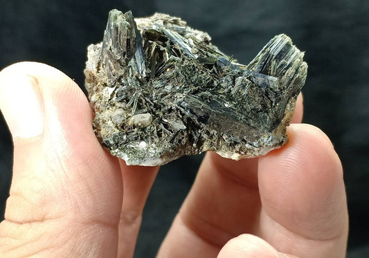Aegirine crystals specimen 32 grams