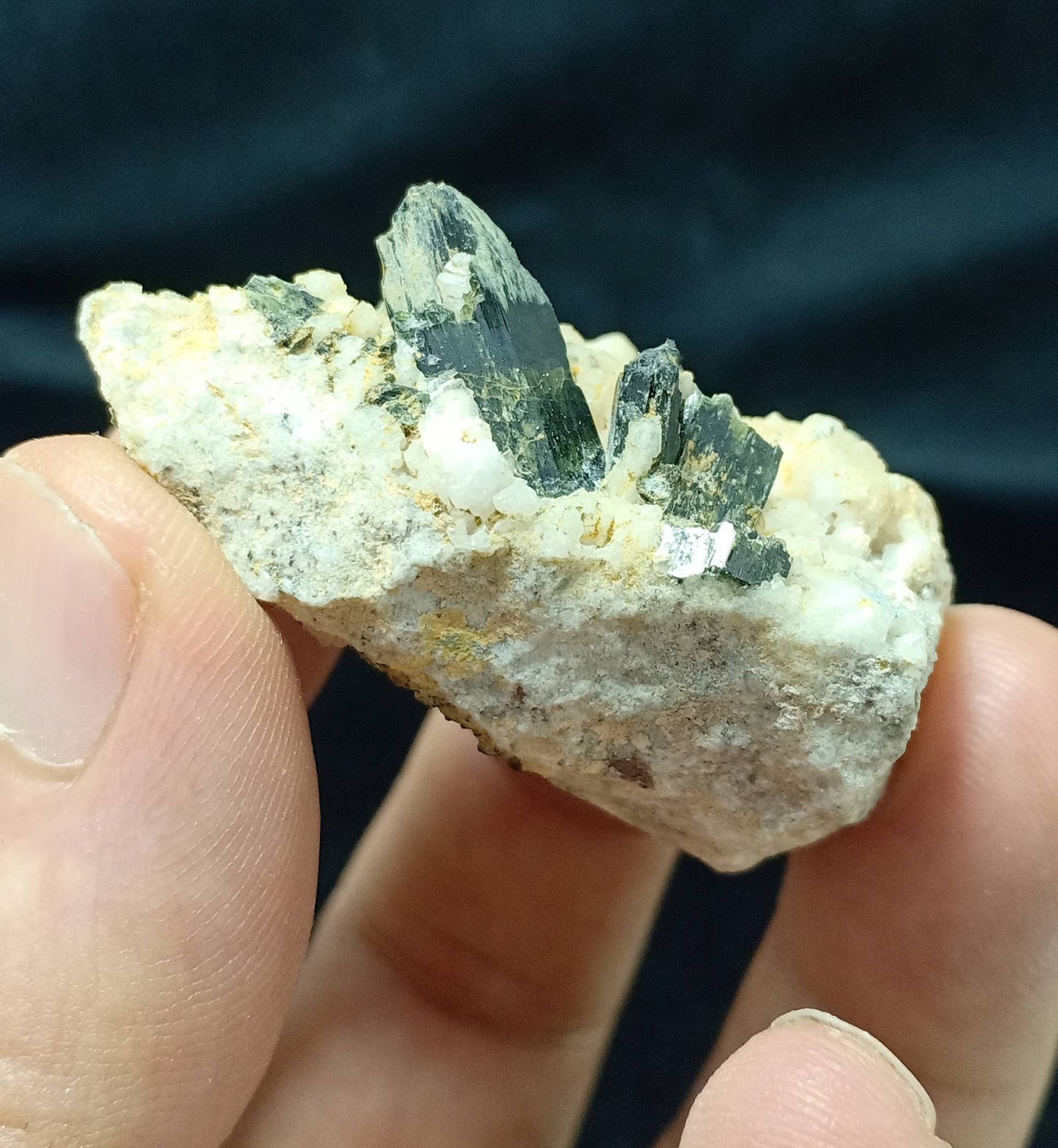 Single beautiful aesthetic aegirine crystals specimen 50 grams