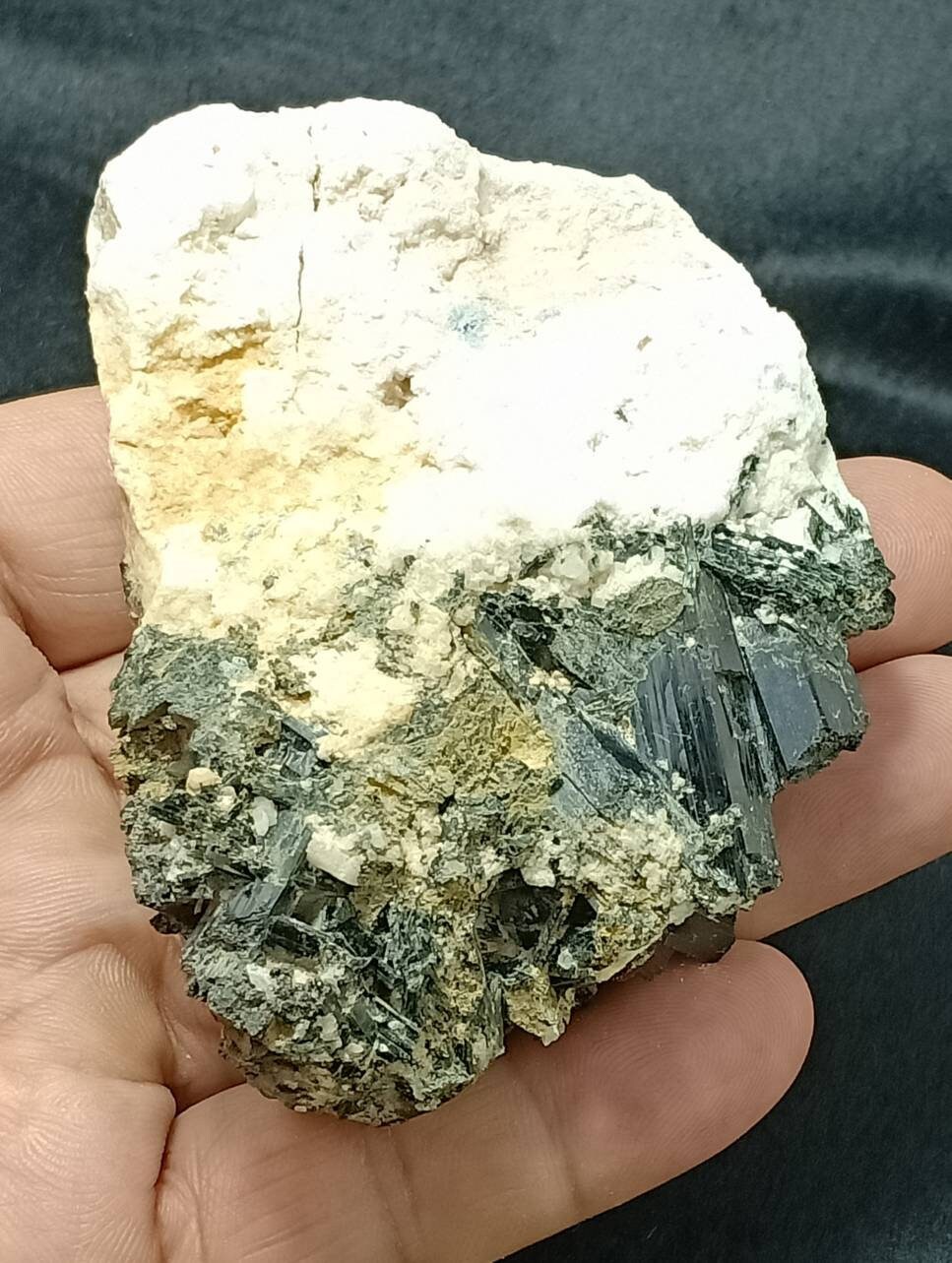 Single beautiful aesthetic aegirine crystals specimen 211 grams
