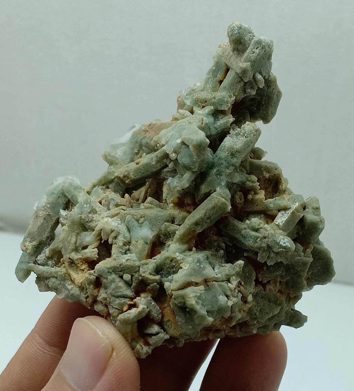 Terminated Chlorite Quartz crystals cluster 98 grams