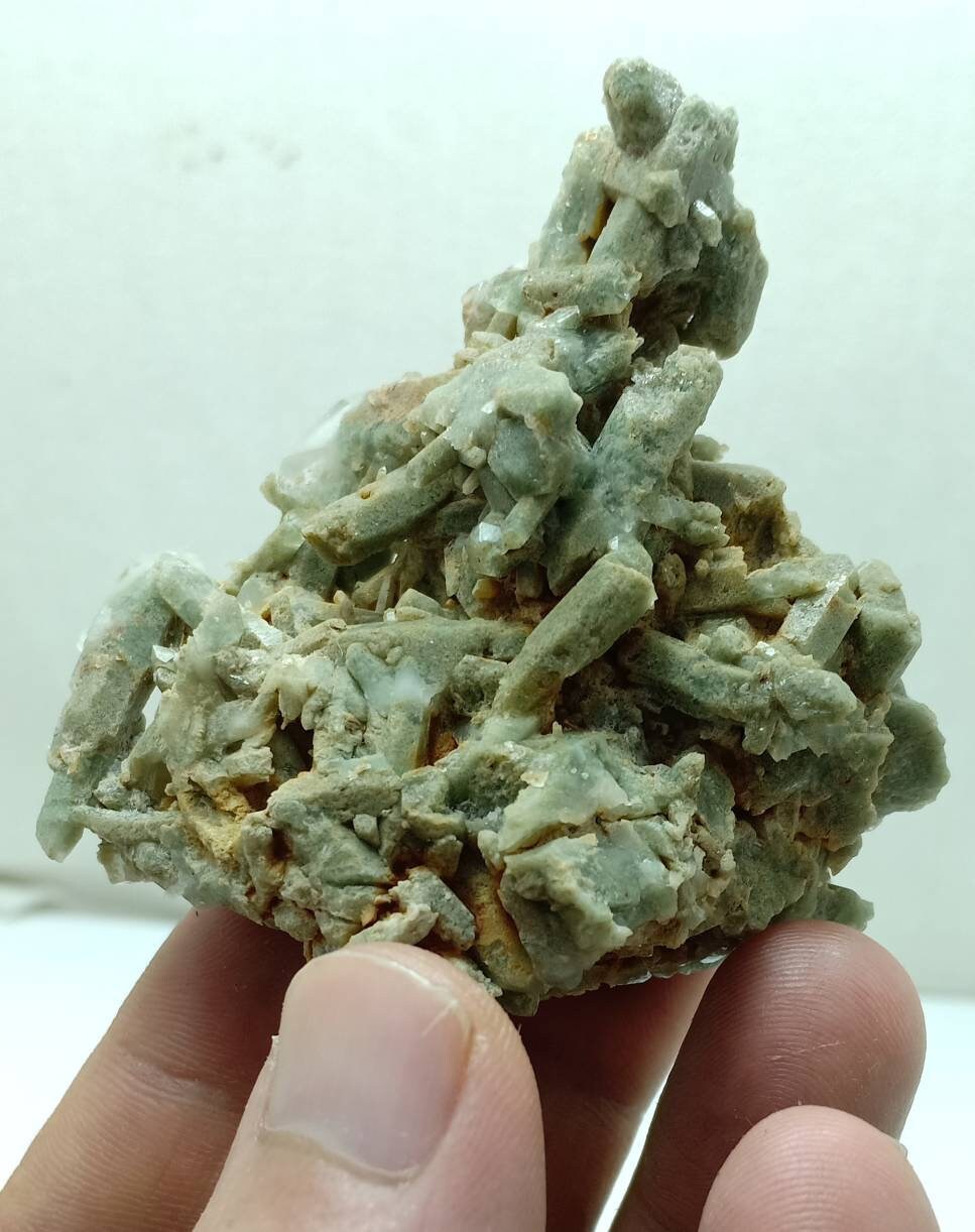 Terminated Chlorite Quartz crystals cluster 98 grams