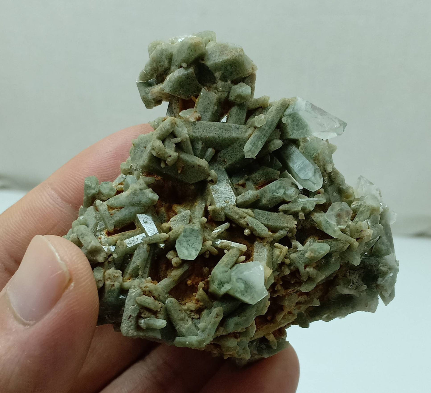 Terminated Chlorite Quartz crystals cluster 98 grams