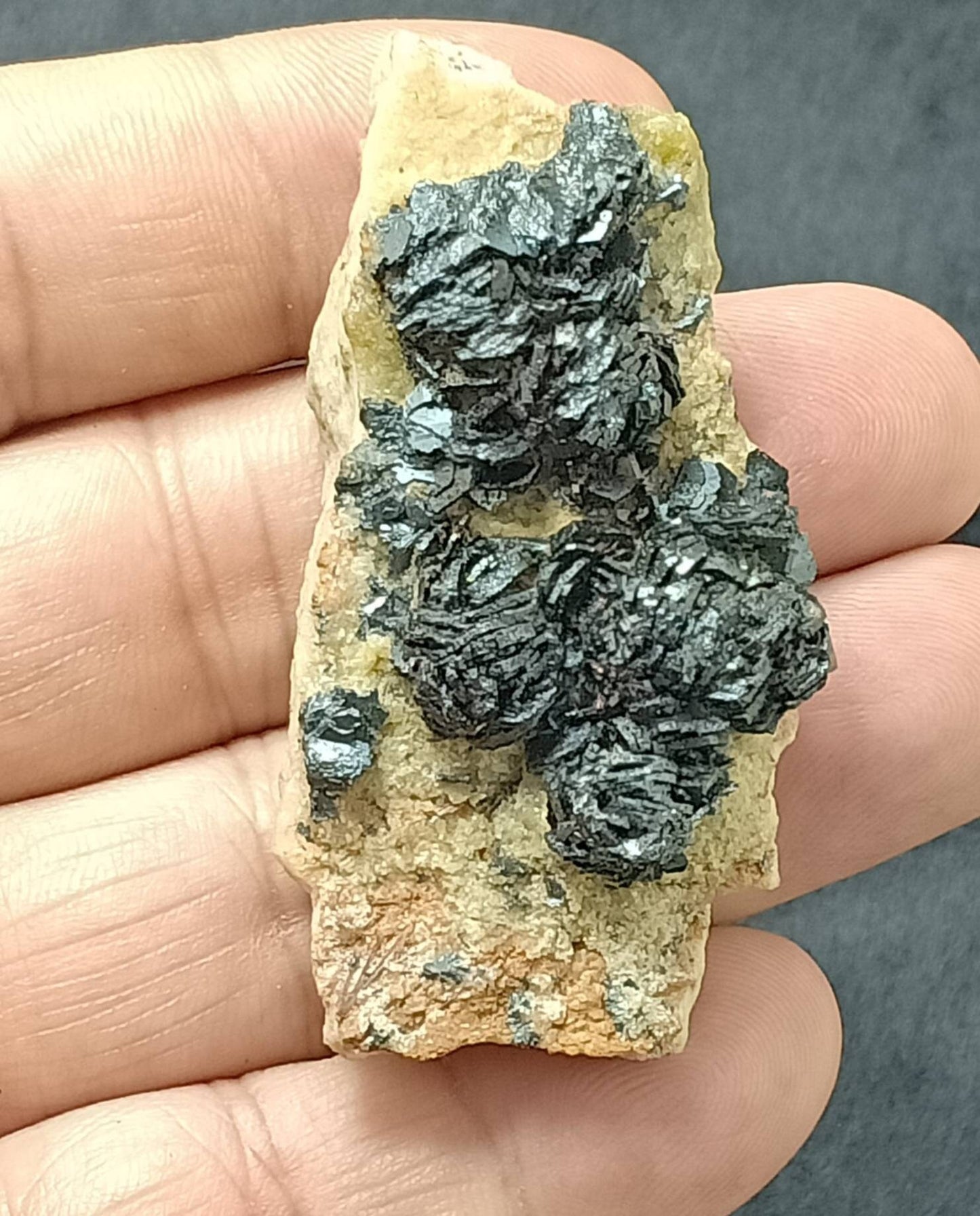 Hematite iron rose cluster 44 grams