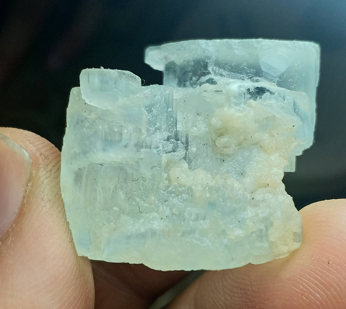 Etched Aquamarine floater Crystal 21 grams