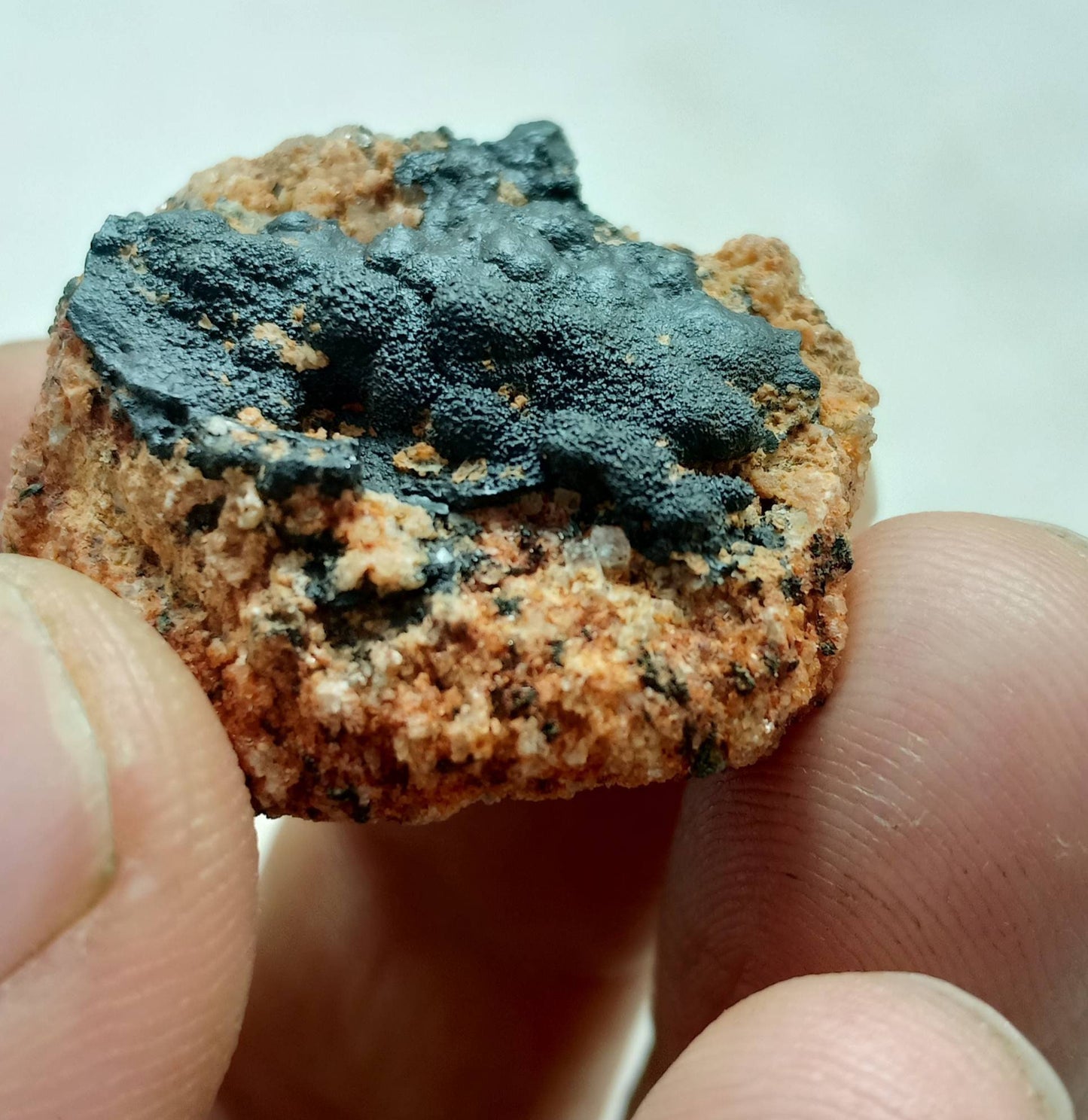 Hollandite on matrix 15.5 g