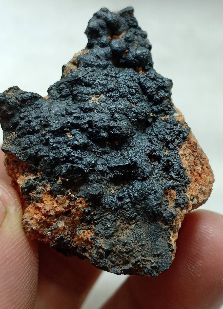 An amazing specimen of Hollandite on matrix 56g