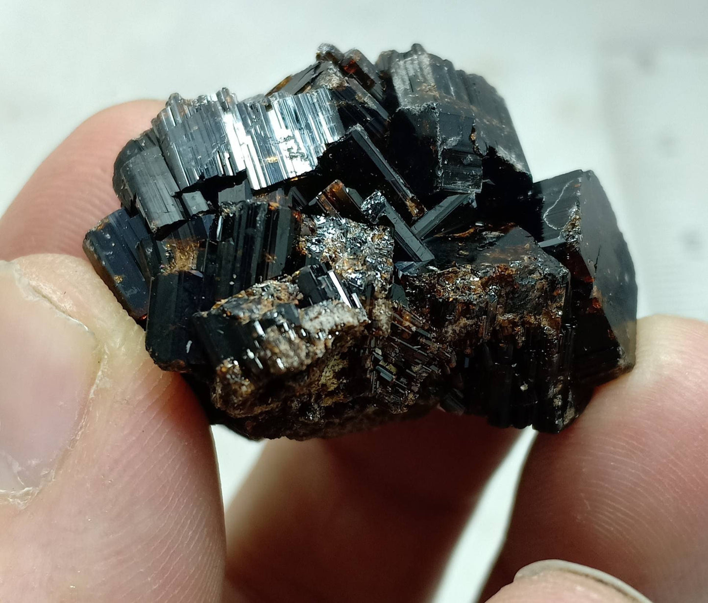 An amazing highly lusterous crystal specimen of dark brown Vesuvianite 30g