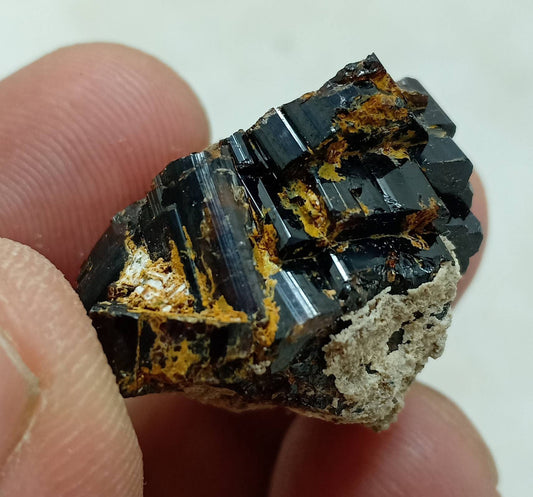 Vesuvianite on matrix 19 grams