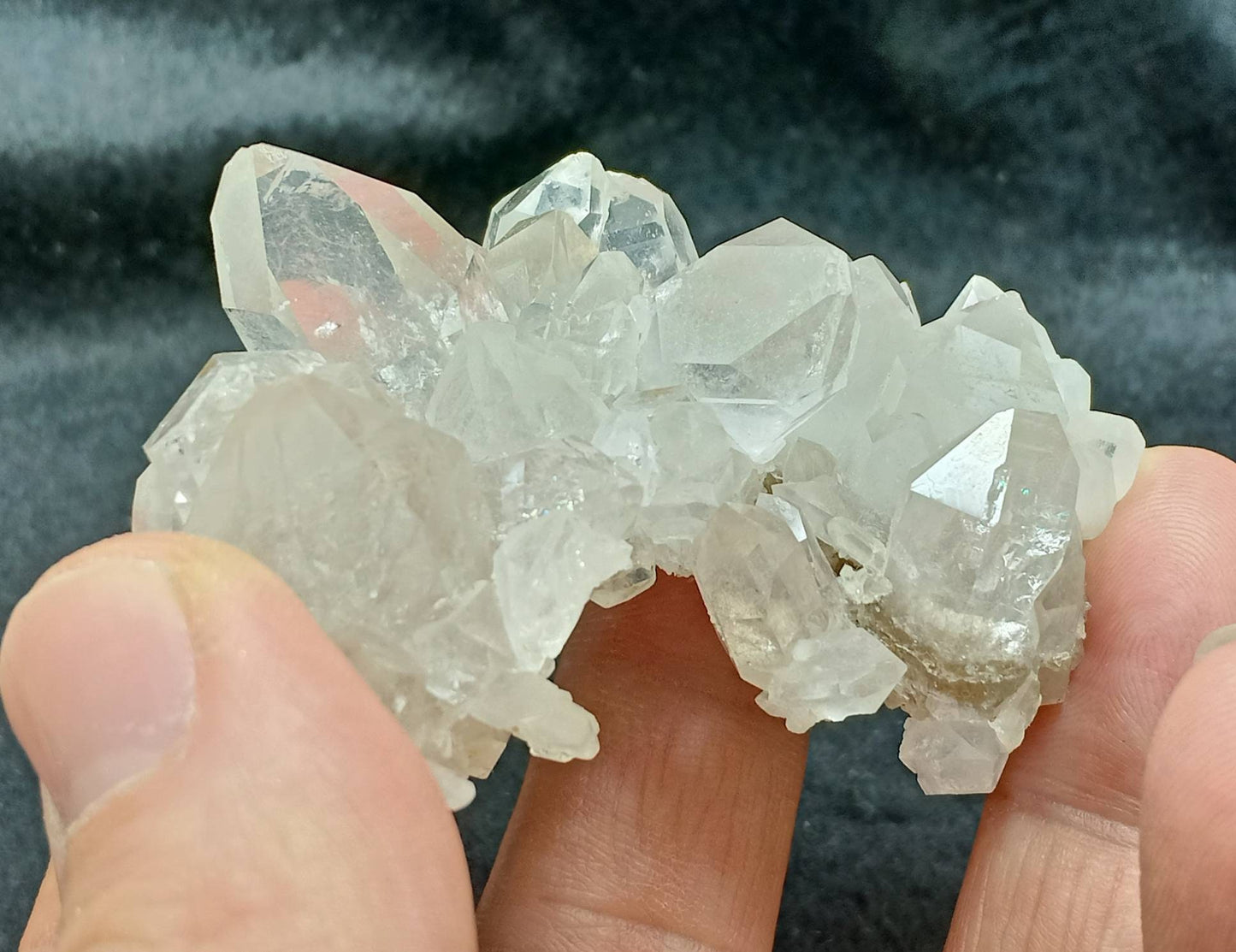 An amazing beautifully double terminated Quartz Crystals Cluster with very light smoke color 72 grams