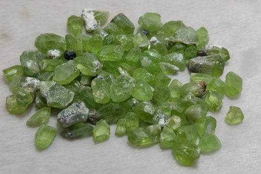 peridot crystals good color and clarity 100g