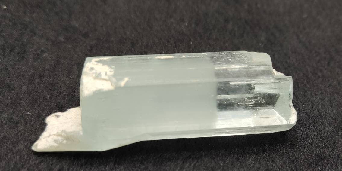 Beautiful Single well terminated Aquamarine crystal floater 16 grams