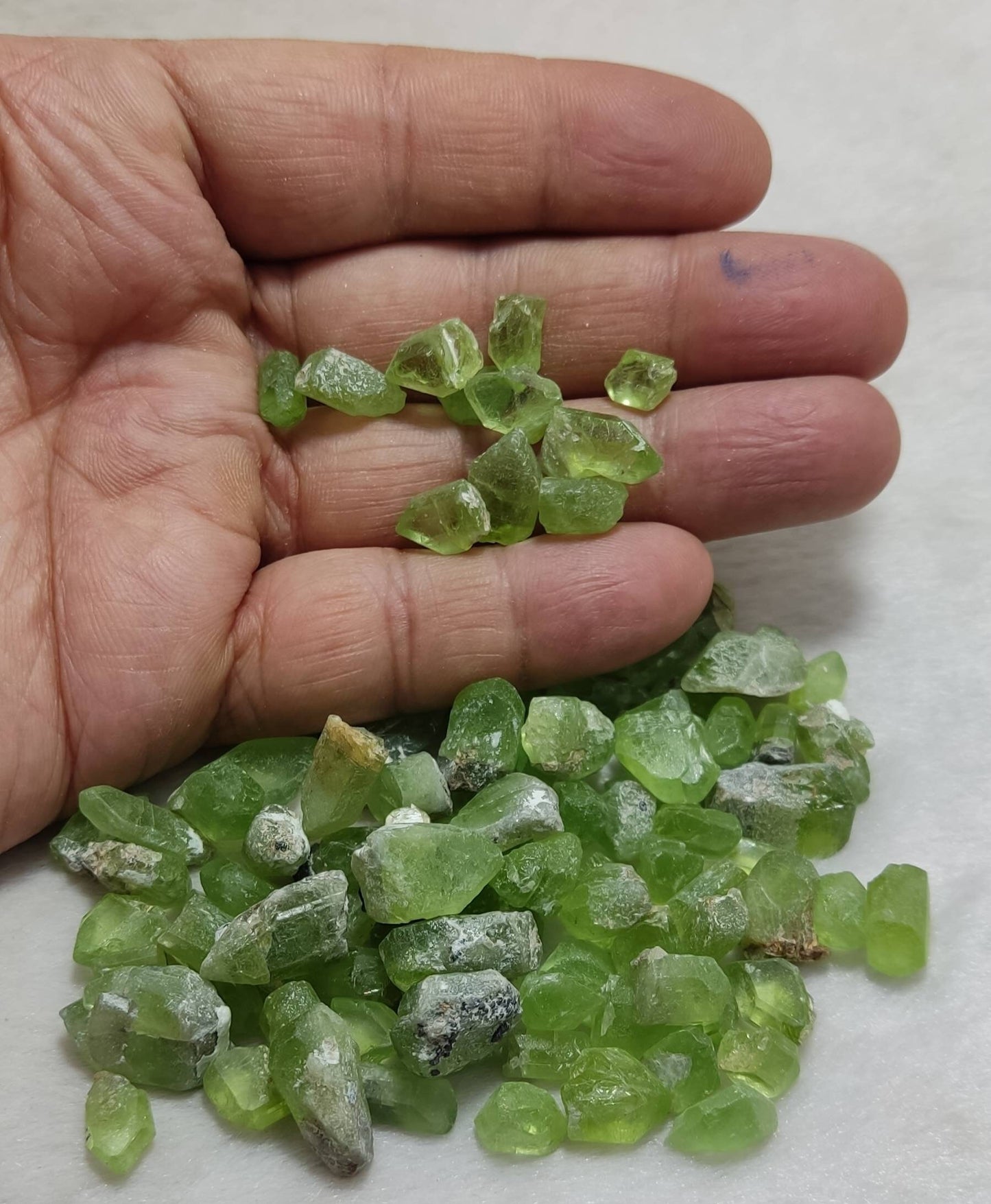 peridot crystals good color and clarity 100g