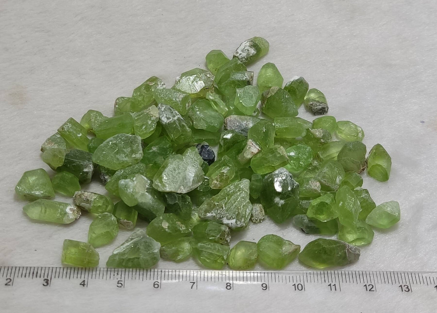 peridot crystals good color and clarity 100g