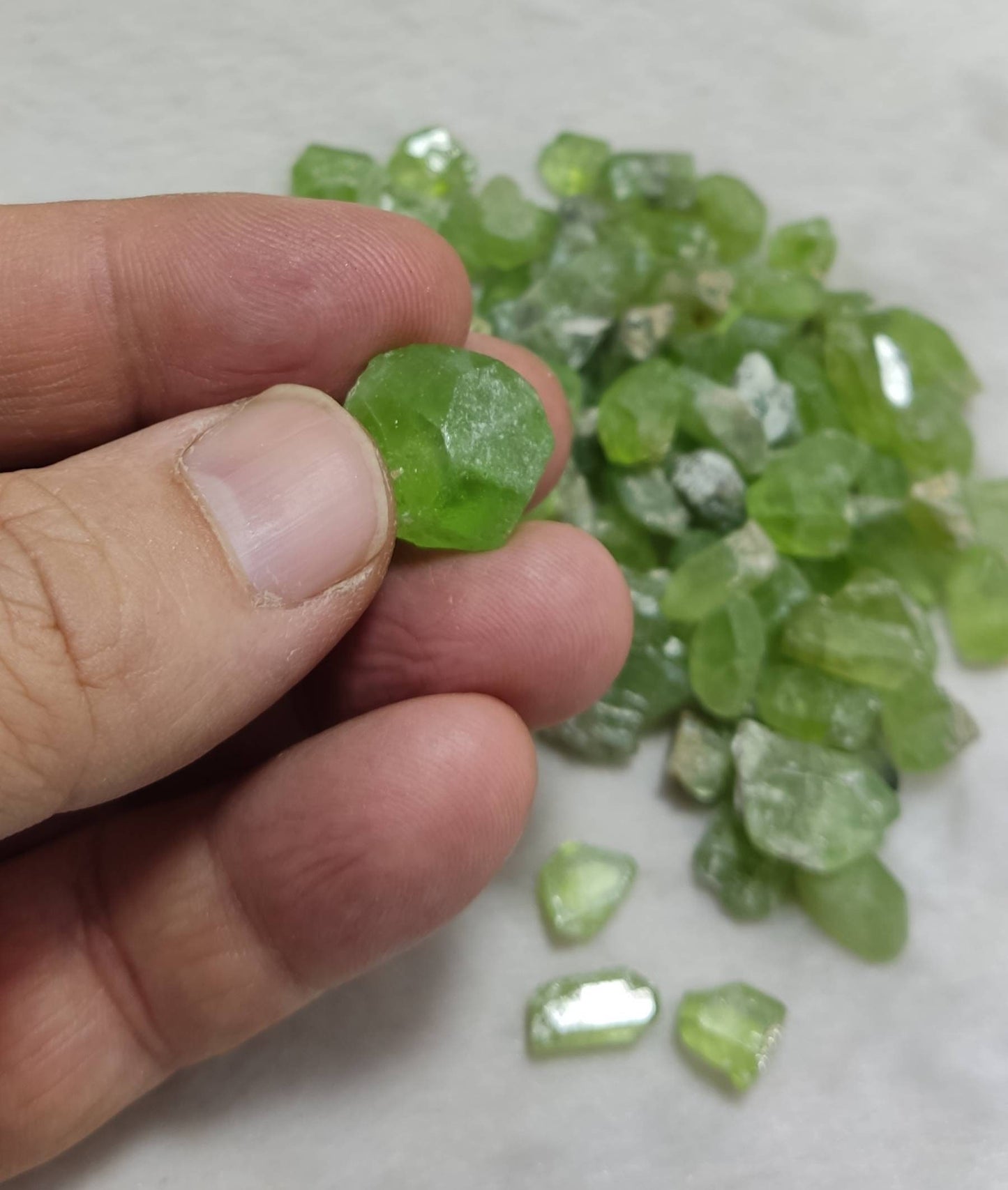 Peridot crystals with good color and clarity 100g