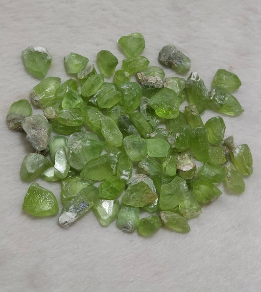 Peridot crystals with good color and clarity 60g