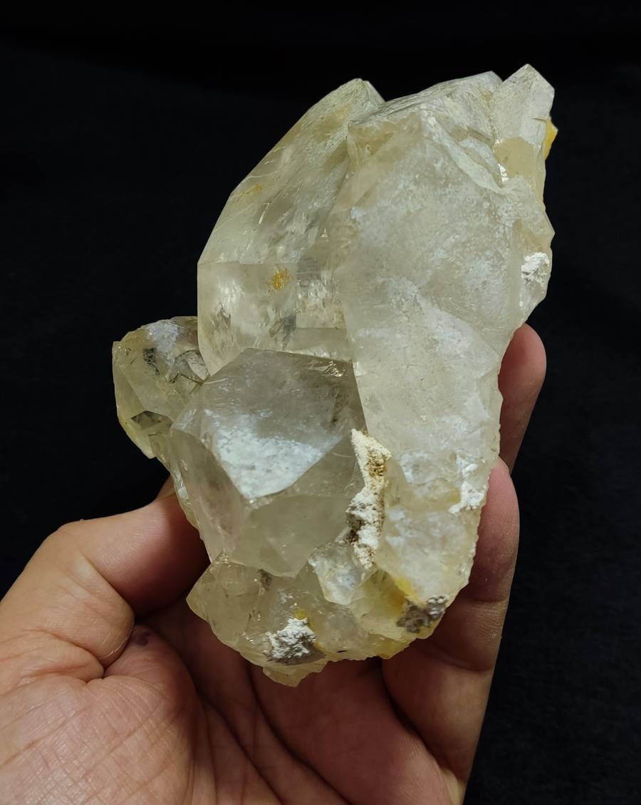 Quartz crystals having gwindle like formations 694 grams