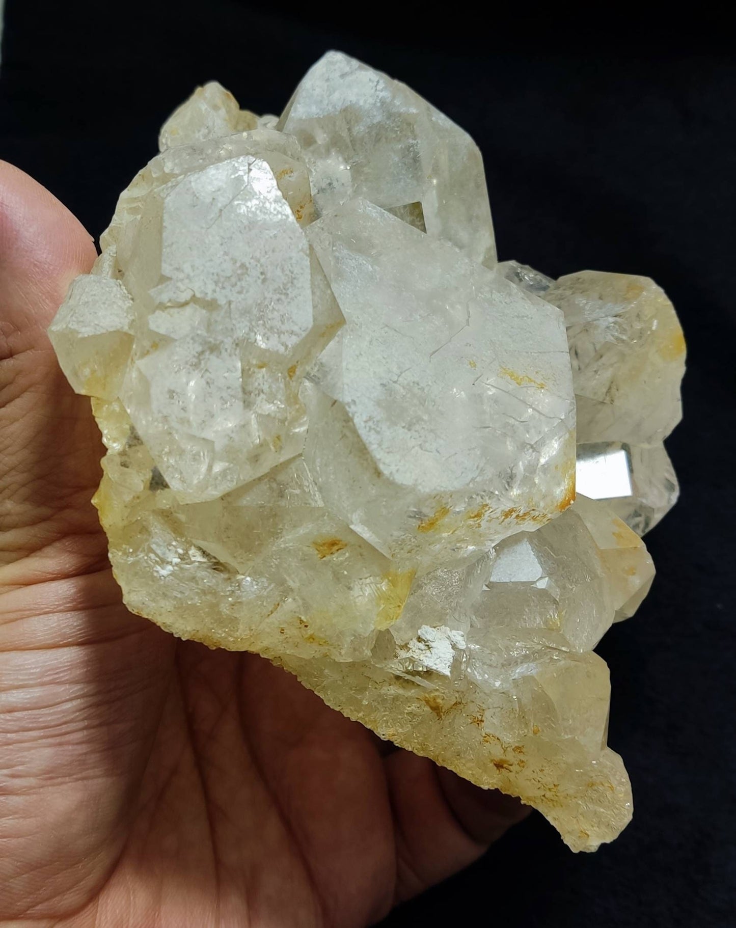 Quartz crystals having gwindle like formations 694 grams