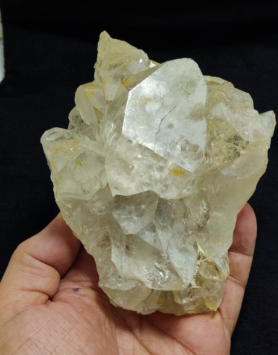 Quartz crystals having gwindle like formations 694 grams