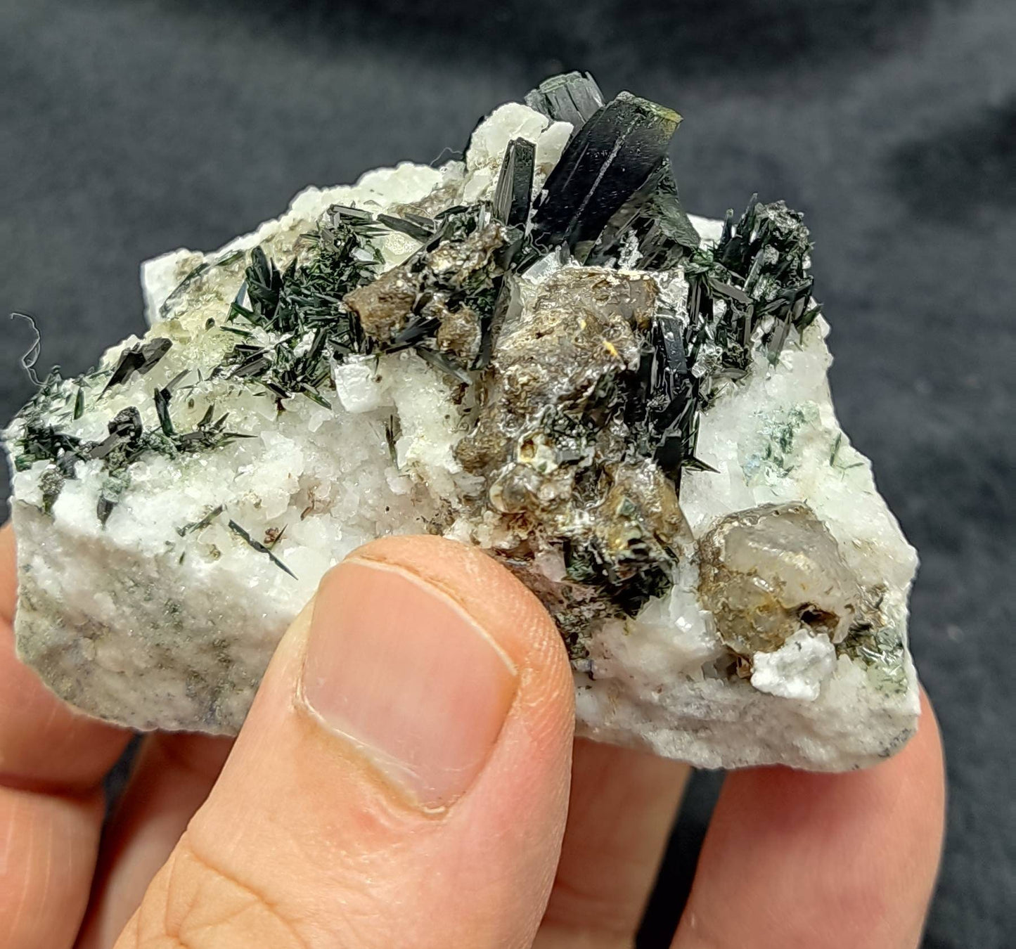 Single beautiful aesthetic aegirine crystals specimen 175 grams