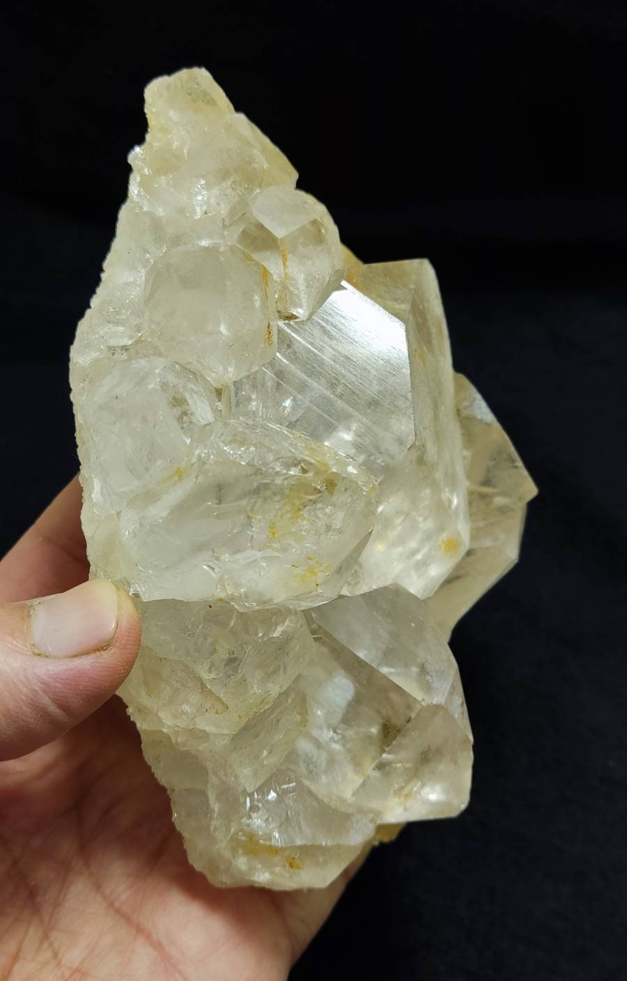 Quartz crystals having gwindle like formations 694 grams