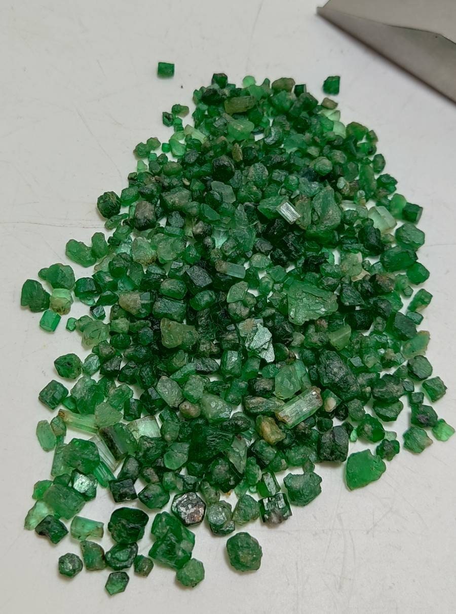 An amazing lot of natural small size rough emerald 150 carats