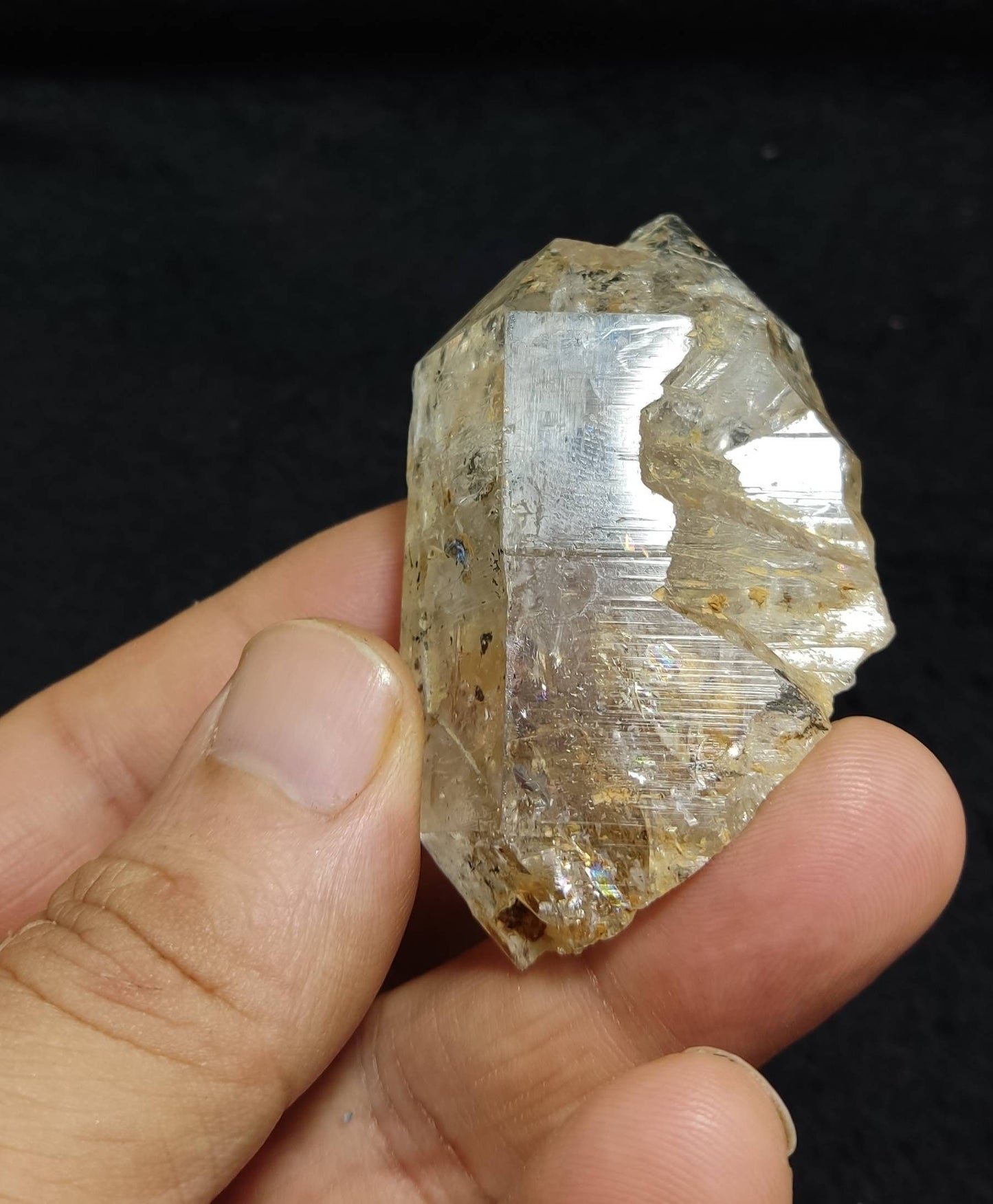 An Aesthetic terminated enhydro Quartz Crystal with moving water bubble 68 grams